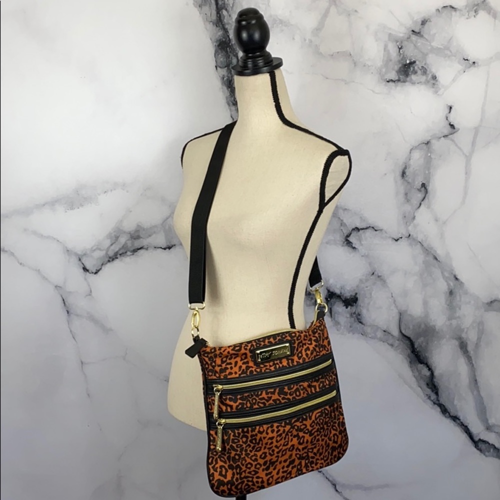 🦋BETSEY JOHNSON🦋 leopard print crossbody bag